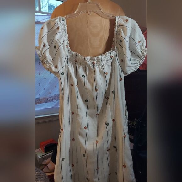 CLEARANCE SALE O’Neill Embroidered Flower Peasant Dress Size S - Picture 2 of 12